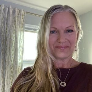 Meet your Posher, Dana